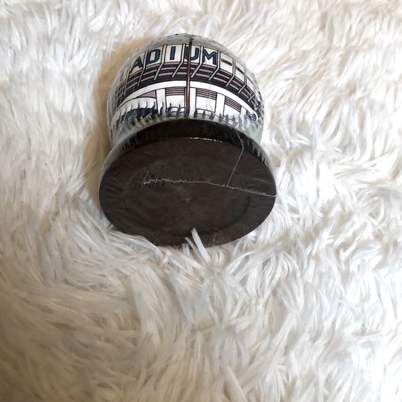 Unforgettaball 2004 Yankee Stadium Commemorative Baseball - Picture 7 of 8